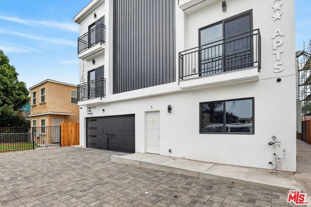 11446 Oxnard Street - Photo 40