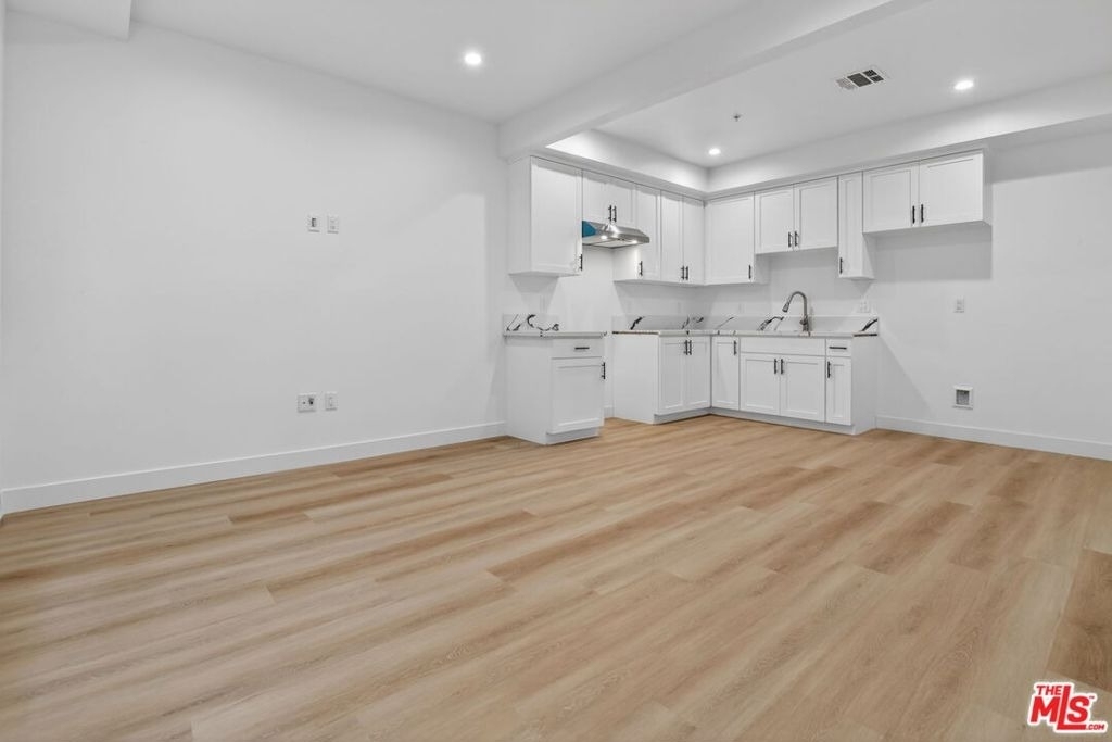 11446 Oxnard Street - Photo 5