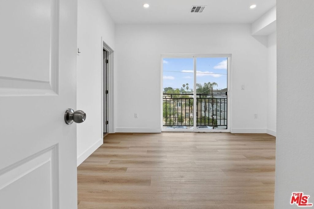 11446 Oxnard Street - Photo 31