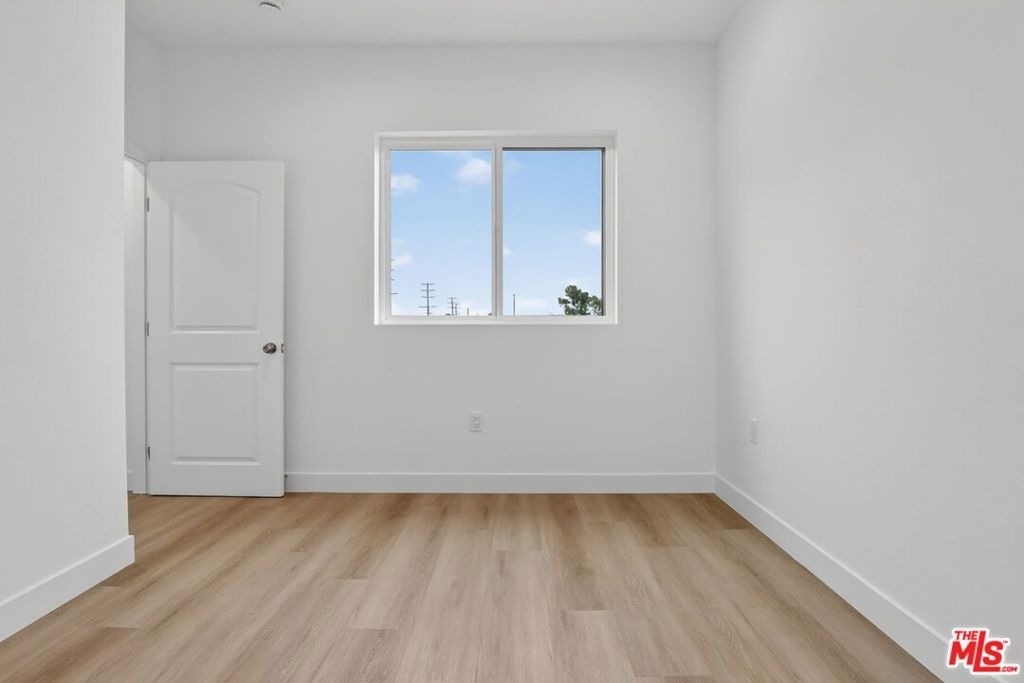 11446 Oxnard Street - Photo 9