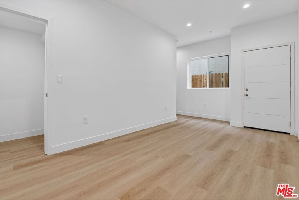 11446 Oxnard Street - Photo 15