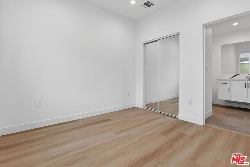 11446 Oxnard Street - Photo 23
