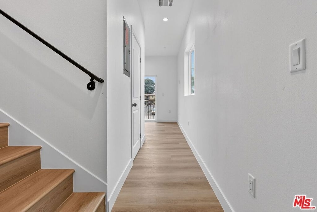 11446 Oxnard Street - Photo 28