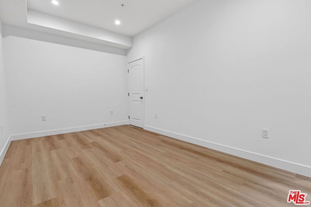 11446 Oxnard Street - Photo 13