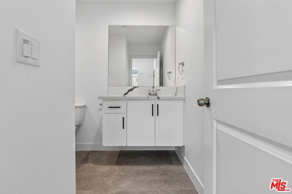 11446 Oxnard Street - Photo 26