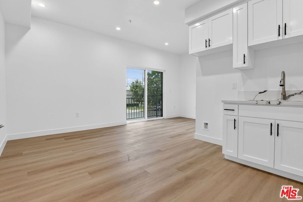 11446 Oxnard Street - Photo 6