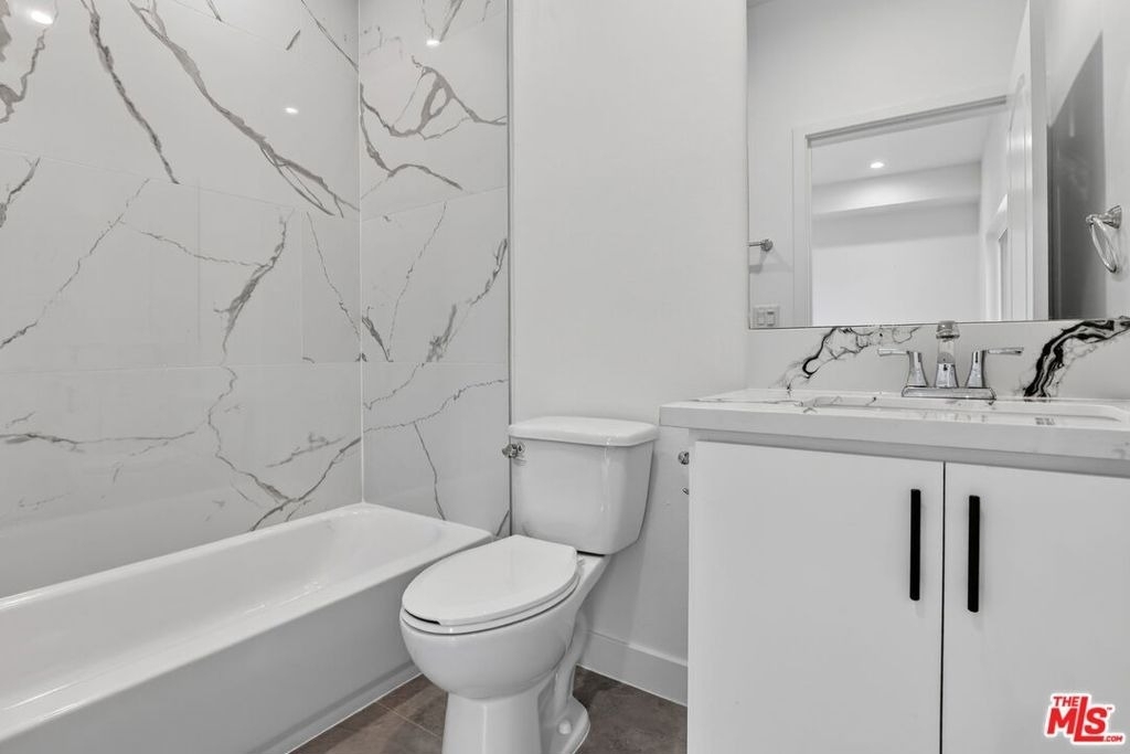 11446 Oxnard Street - Photo 35