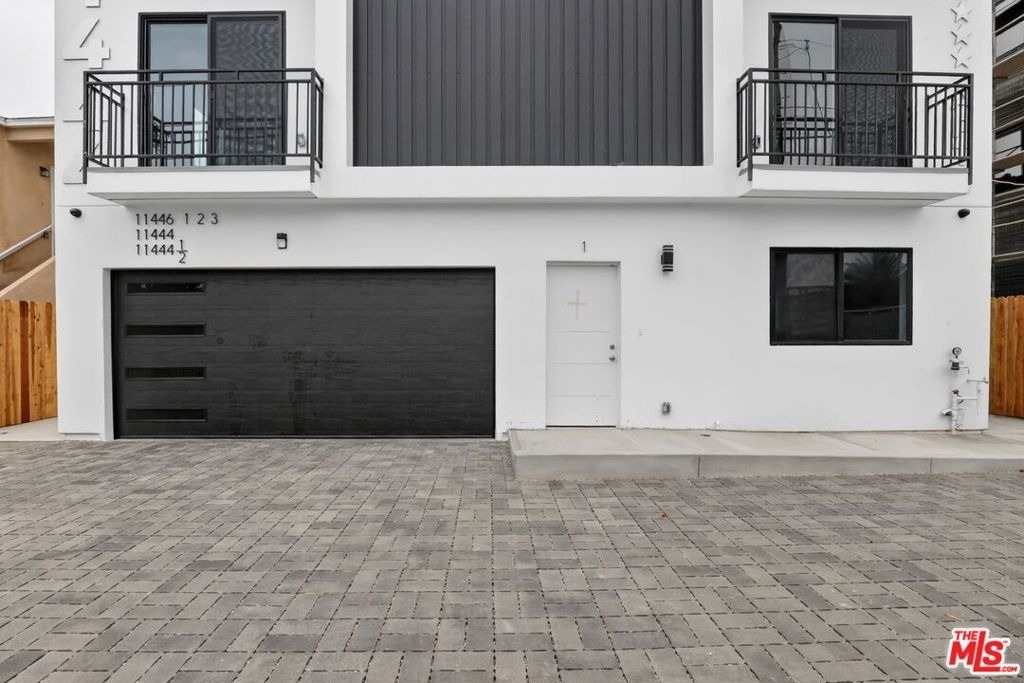 11446 Oxnard Street - Photo 39