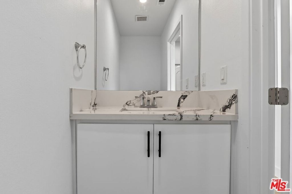 11446 Oxnard Street - Photo 19