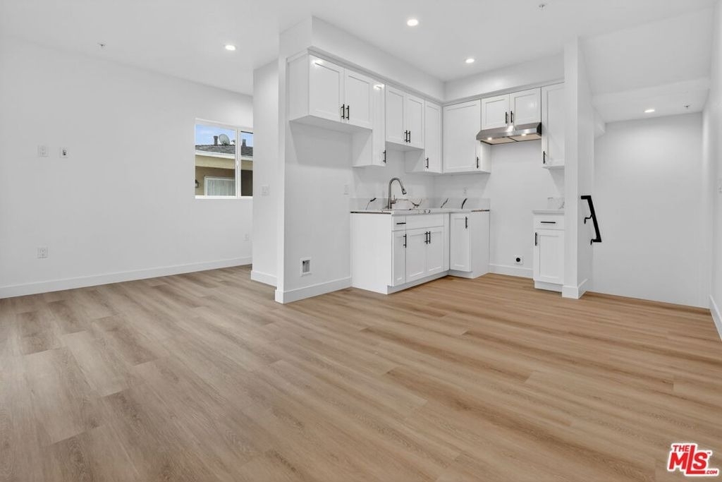 11446 Oxnard Street - Photo 4
