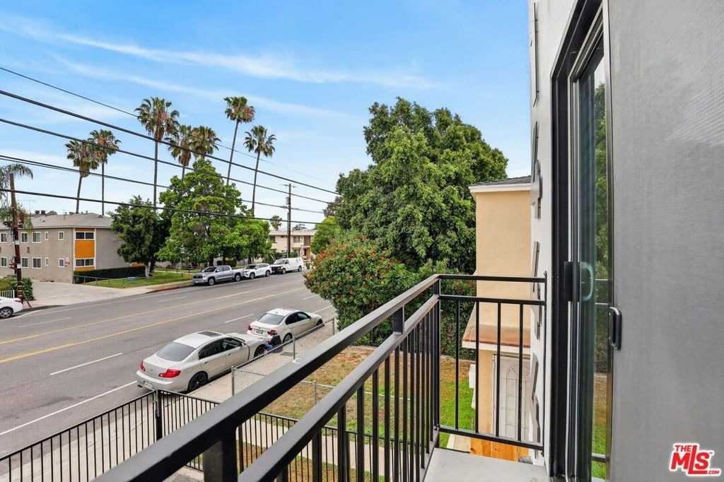 11446 Oxnard Street - Photo 37