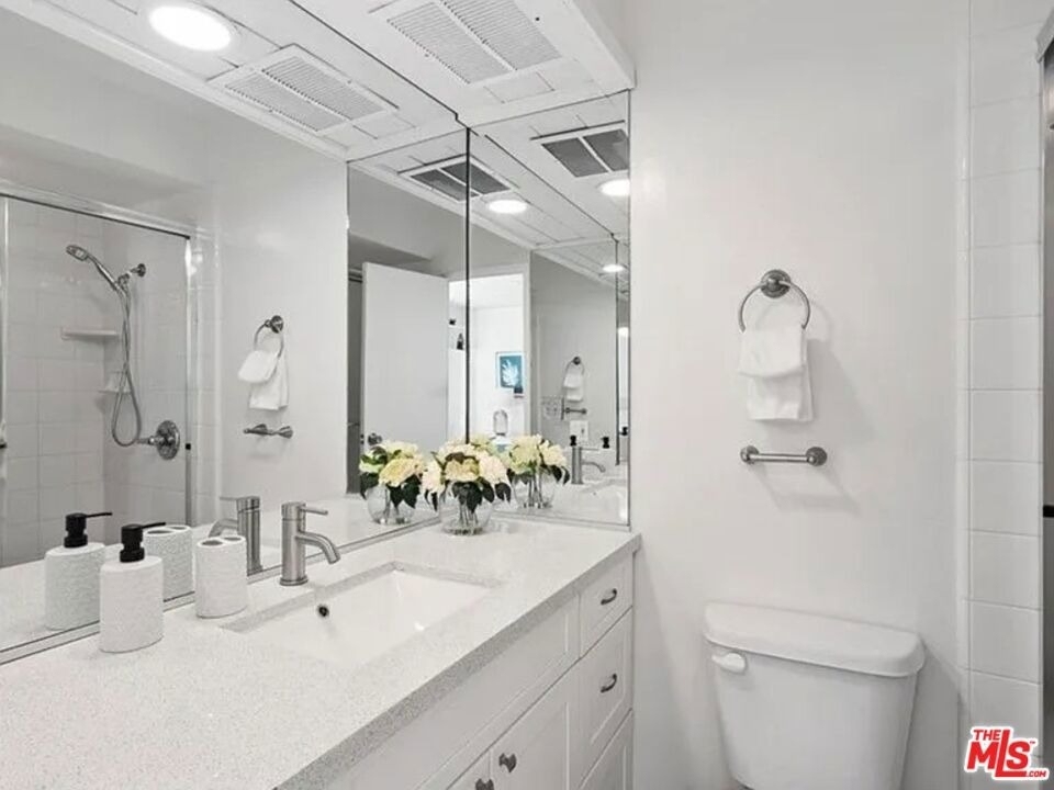 540 Kelton Avenue - Photo 10