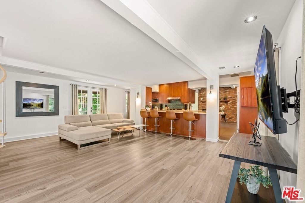 23057 Sylvan Street - Photo 37