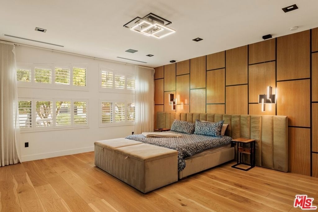23283 Erwin Street - Photo 17