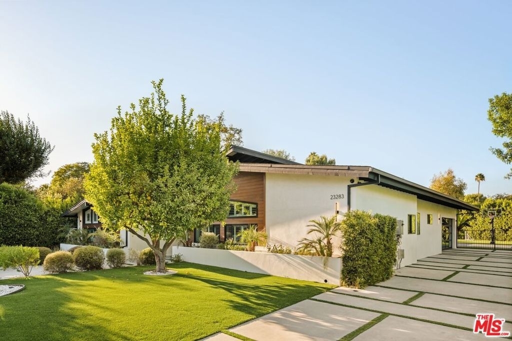 23283 Erwin Street - Photo 3