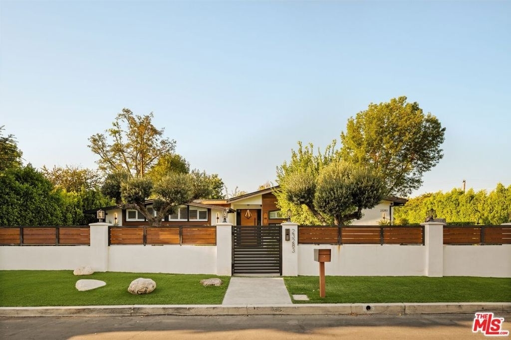 23283 Erwin Street - Photo 2
