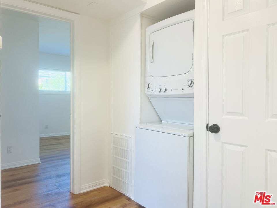 5263 Riverton Avenue - Photo 17