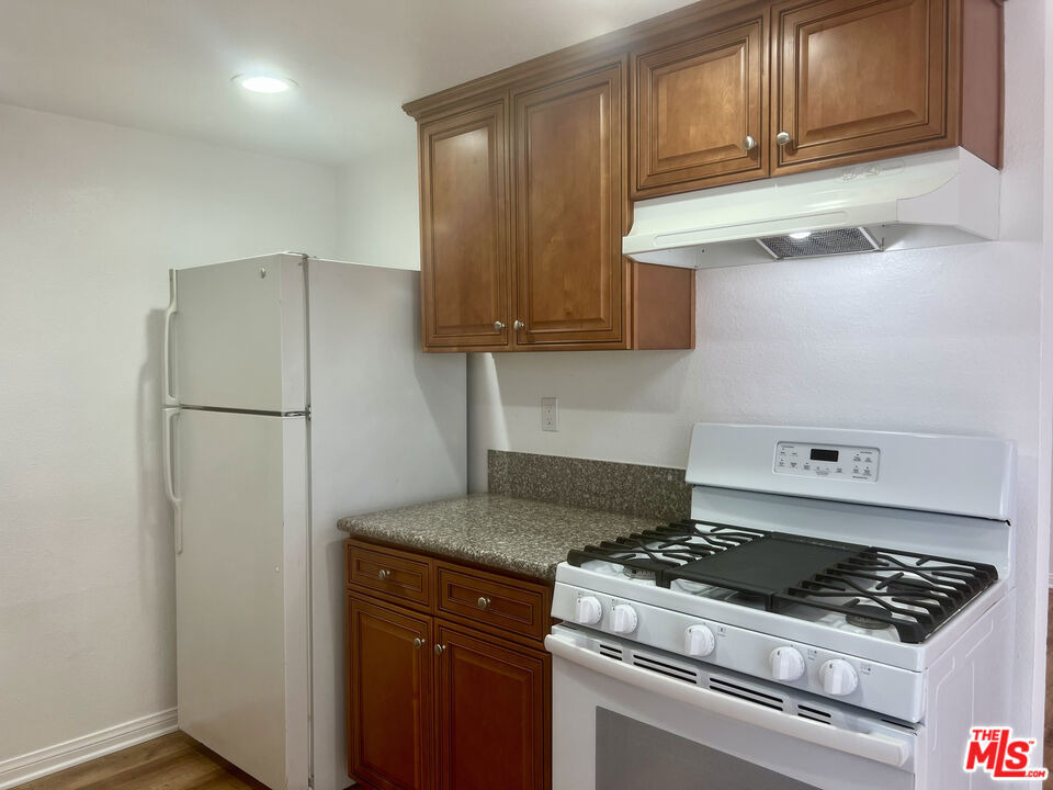 5263 Riverton Avenue - Photo 13