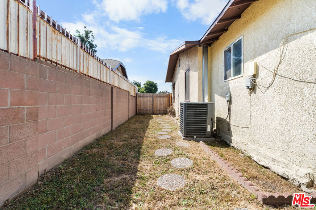1351 W 70th Street - Photo 27
