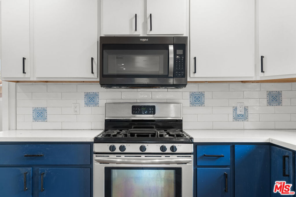 1351 W 70th Street - Photo 8