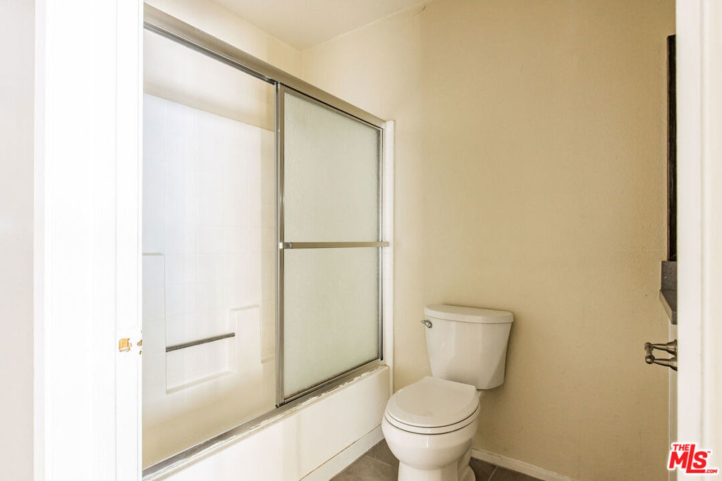 820 S St Andrews Place - Photo 3