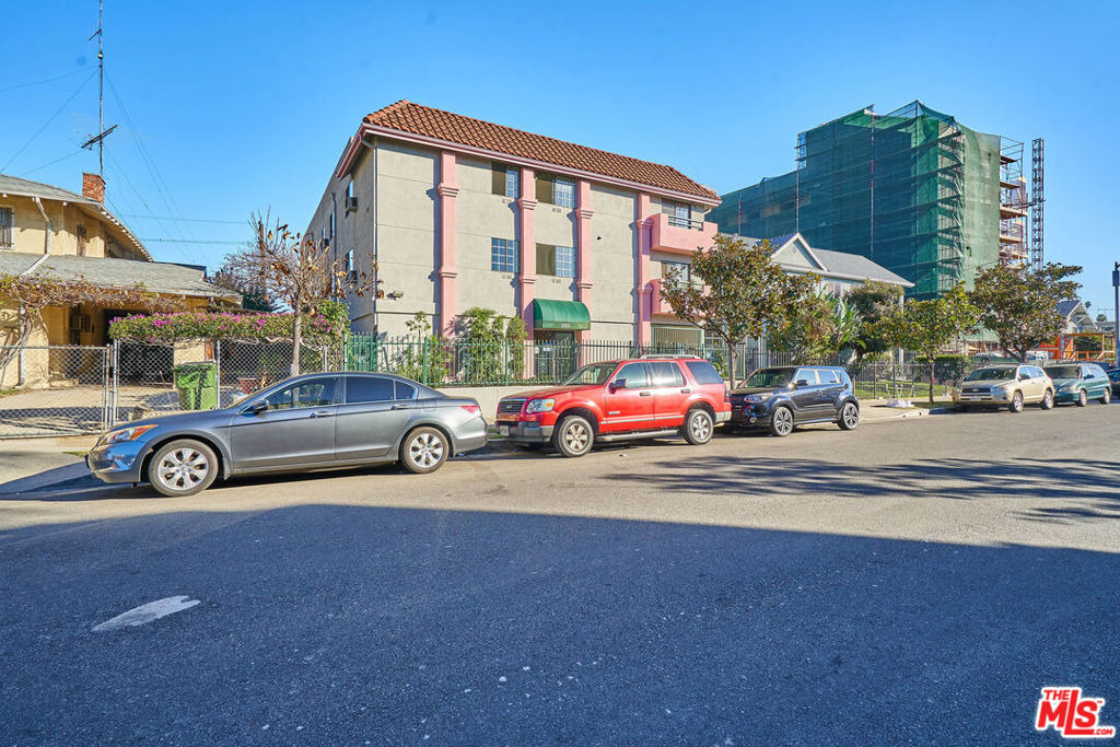 820 S St Andrews Place - Photo 10