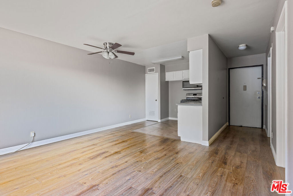 820 S St Andrews Place - Photo 5