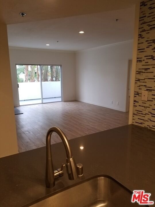 1031 N Crescent Heights Boulevard - Photo 2