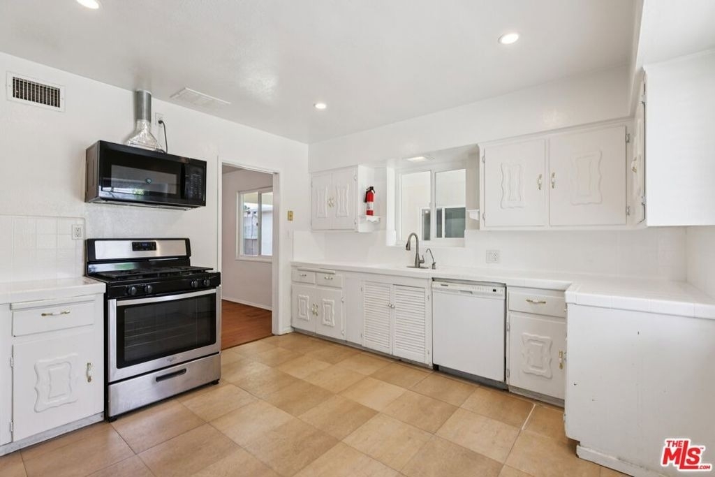 6727 Orion Avenue - Photo 13