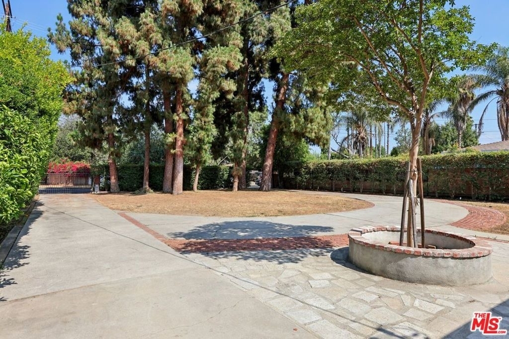 6727 Orion Avenue - Photo 2