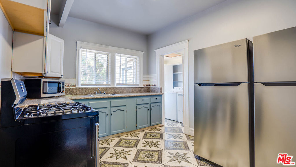 1479 W 29th Street - Photo 5