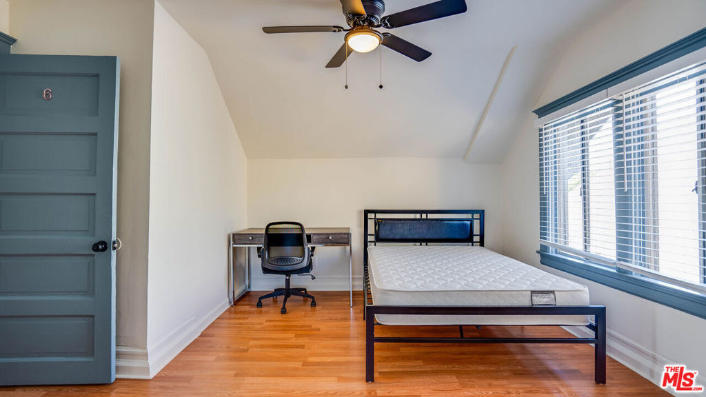 1479 W 29th Street - Photo 17
