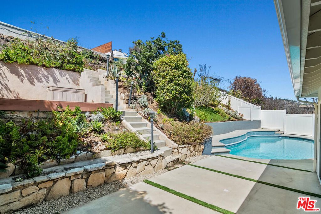 18133 Wakecrest Drive - Photo 10