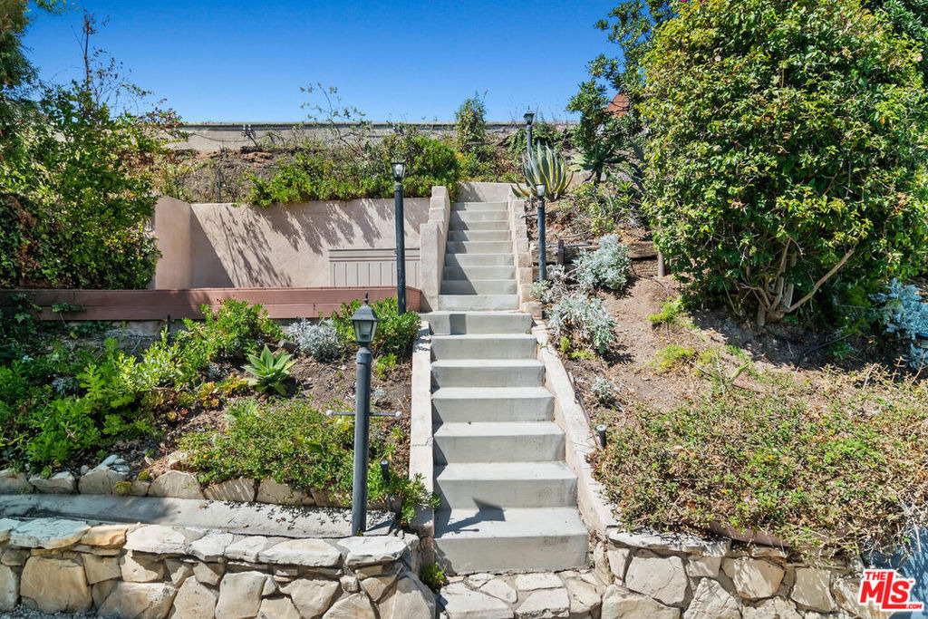 18133 Wakecrest Drive - Photo 11
