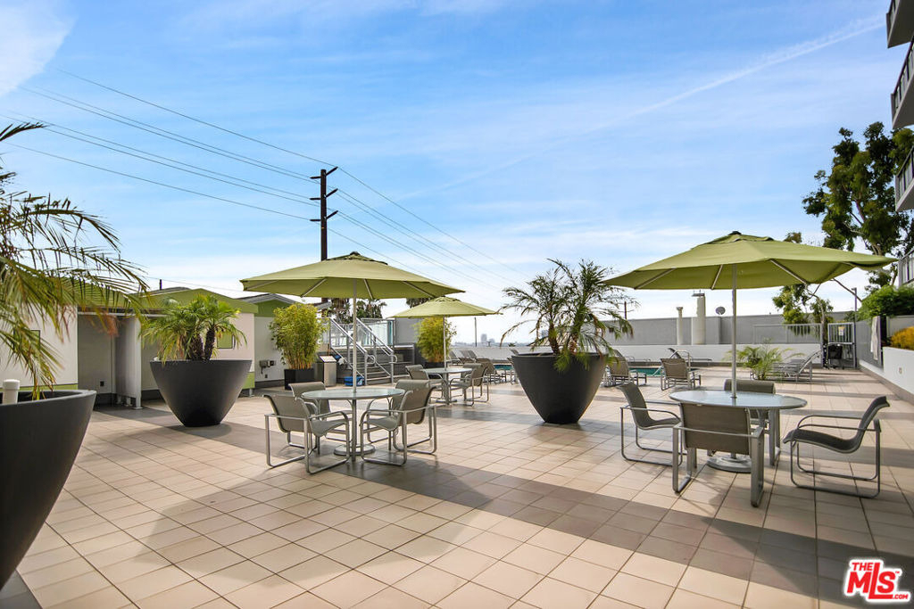 1155 N La Cienega Boulevard - Photo 31
