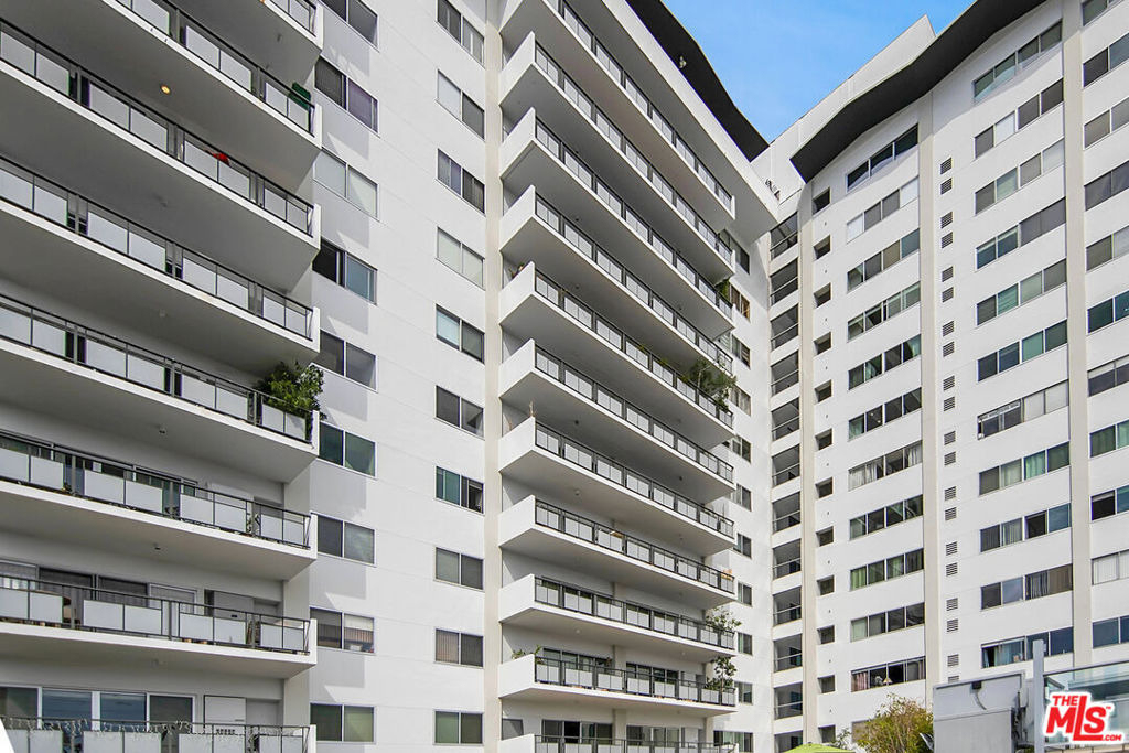 1155 N La Cienega Boulevard - Photo 24