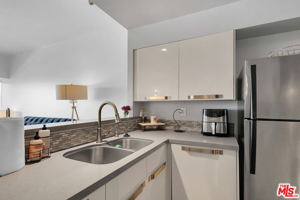 1155 N La Cienega Boulevard - Photo 10