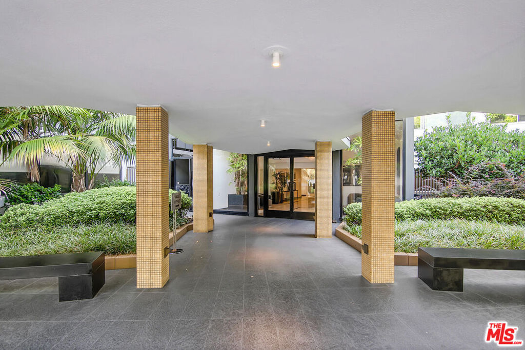 1155 N La Cienega Boulevard - Photo 20