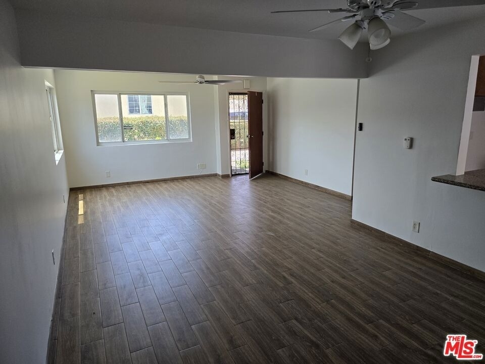 533 W 77th Street - Photo 2