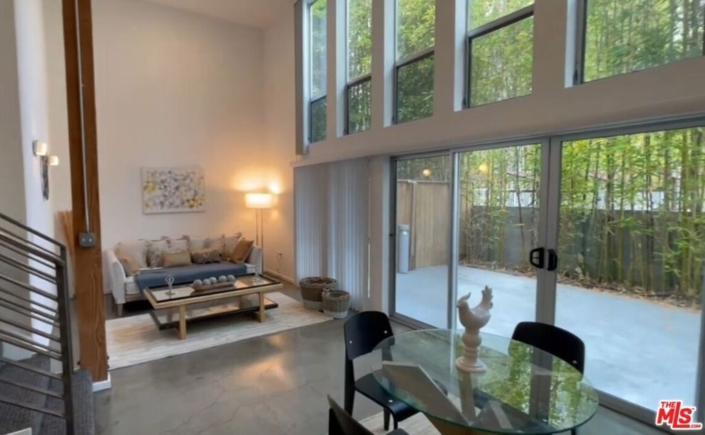 4133 Redwood Avenue - Photo 1