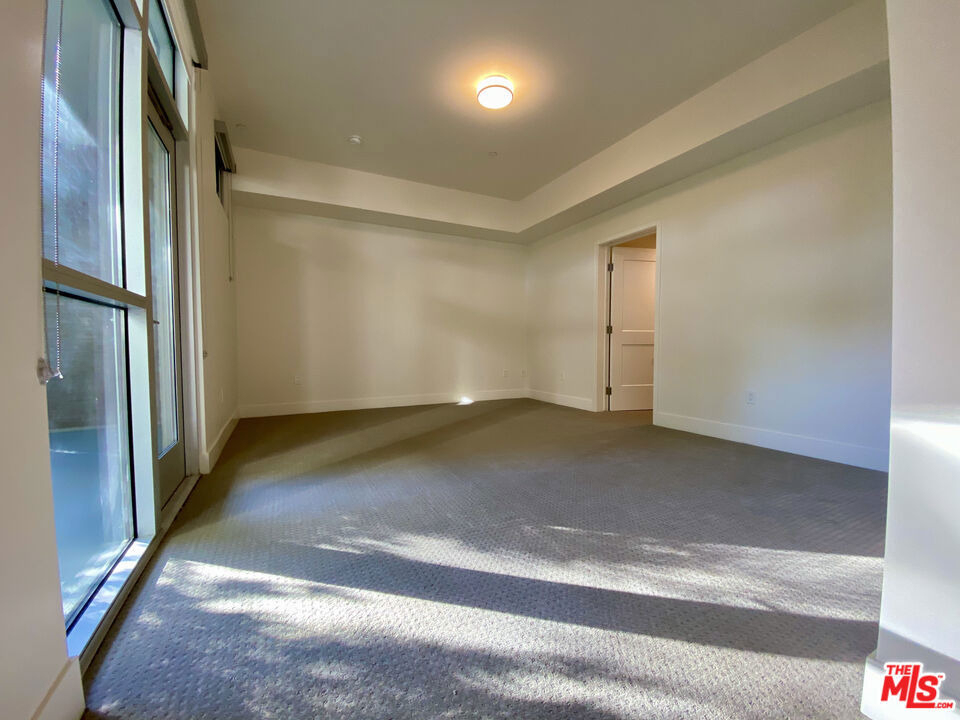 8017 W Norton Avenue - Photo 5
