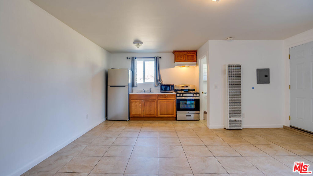 1478 W 29th Street - Photo 5