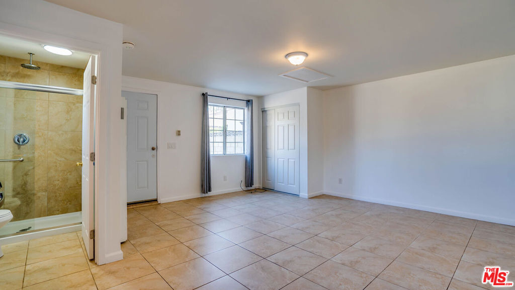 1478 W 29th Street - Photo 3