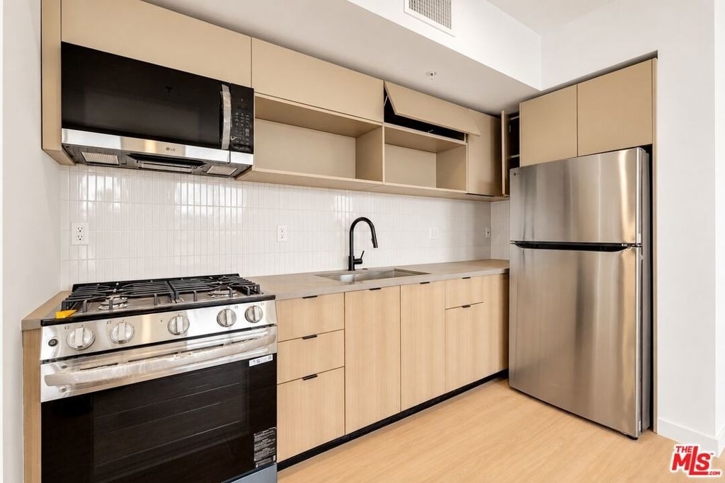 1825 N New Hampshire Avenue - Photo 6
