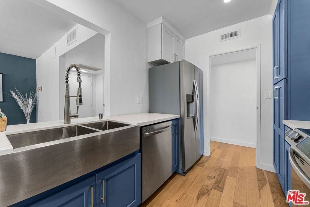 540 Kelton Avenue - Photo 4