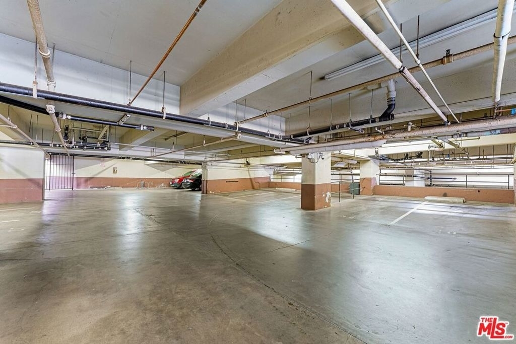 540 Kelton Avenue - Photo 14