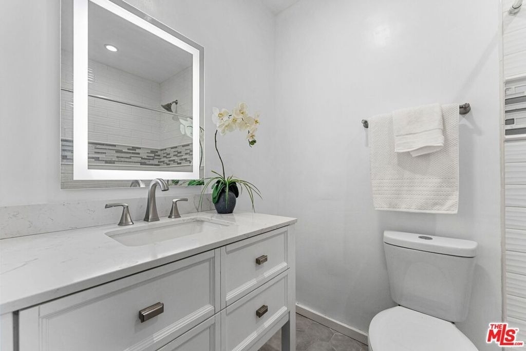540 Kelton Avenue - Photo 13