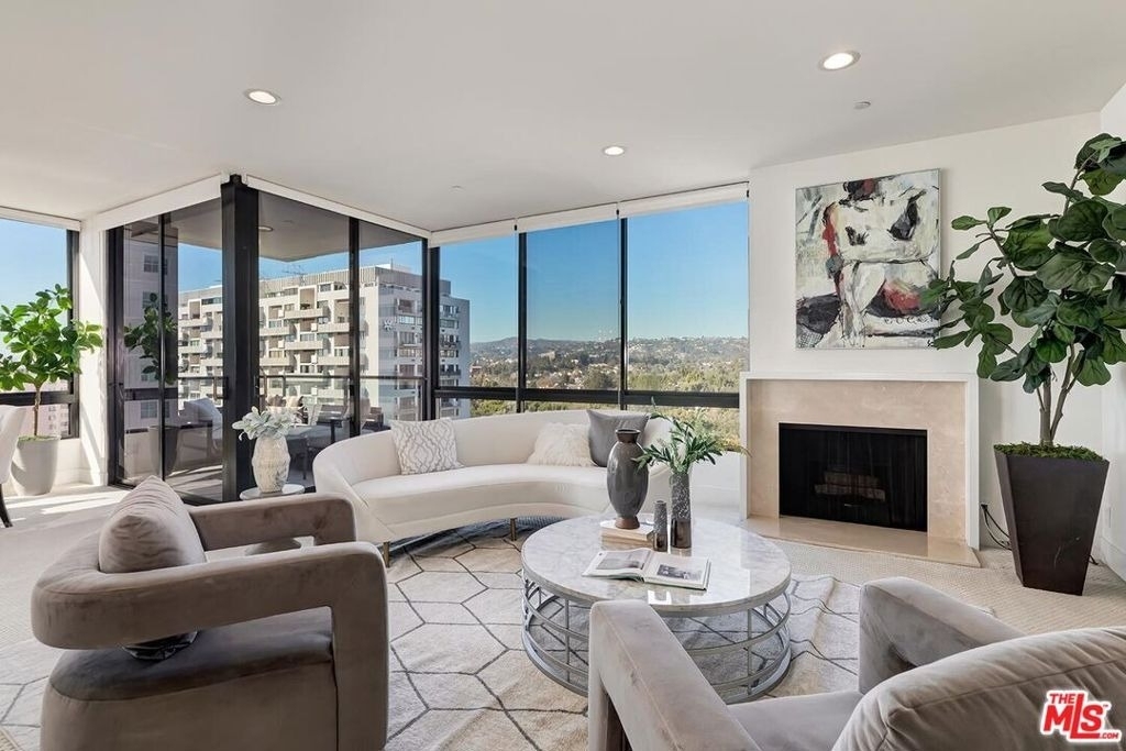 10350 Wilshire Boulevard - Photo 0