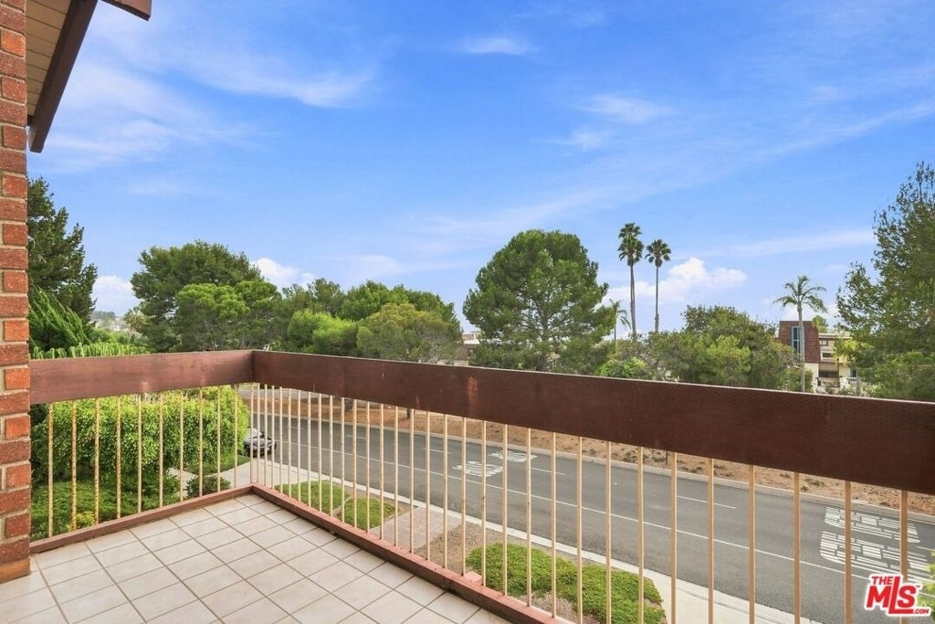 2322 Palos Verdes Drive - Photo 4