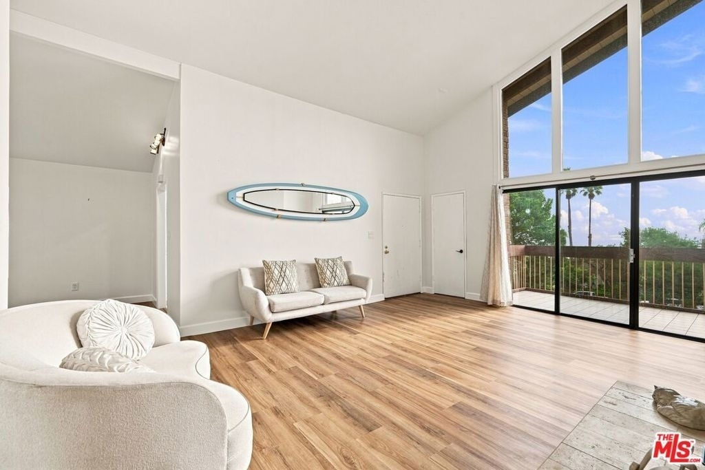 2322 Palos Verdes Drive - Photo 3